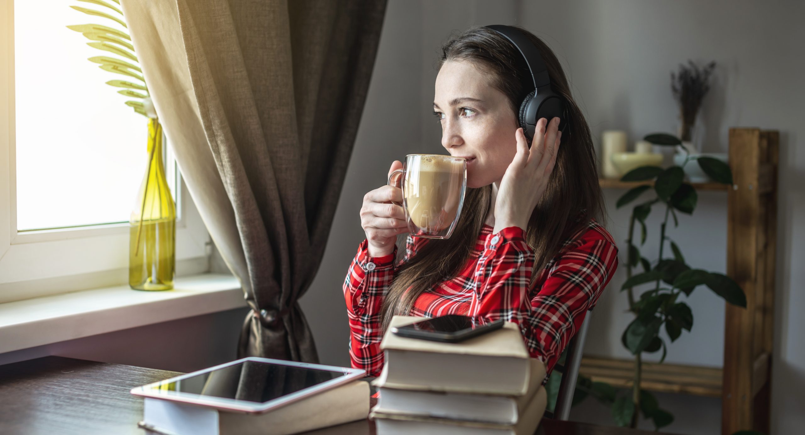 İngilizce listening becerisini geliştirmek için öneriler ve pratik teknikler.